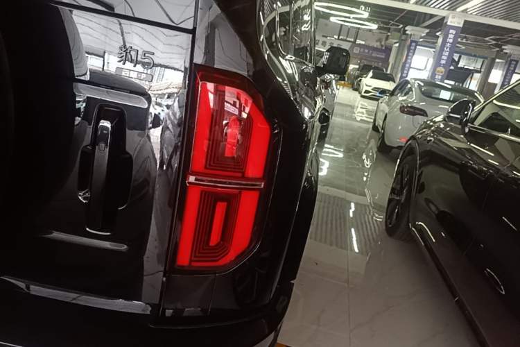 Used Formula Leopard 5 2025 Cloud Ride Laser-based Kunpeng Intelligent Driving Edition Right Rear Taillight