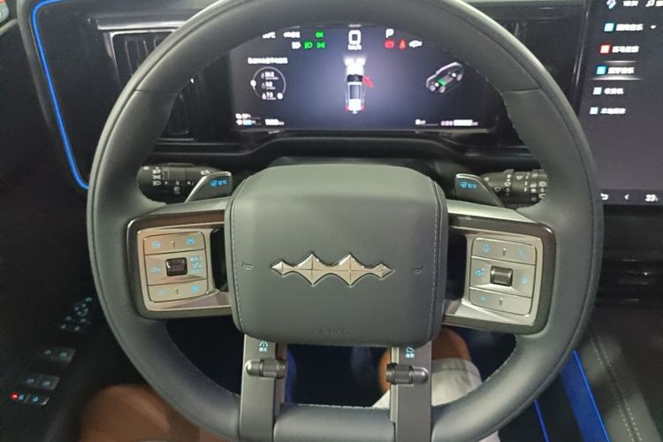 Used Formula Leopard 5 2025 Cloud Ride Laser-based Kunpeng Intelligent Driving Edition Steering Wheel
