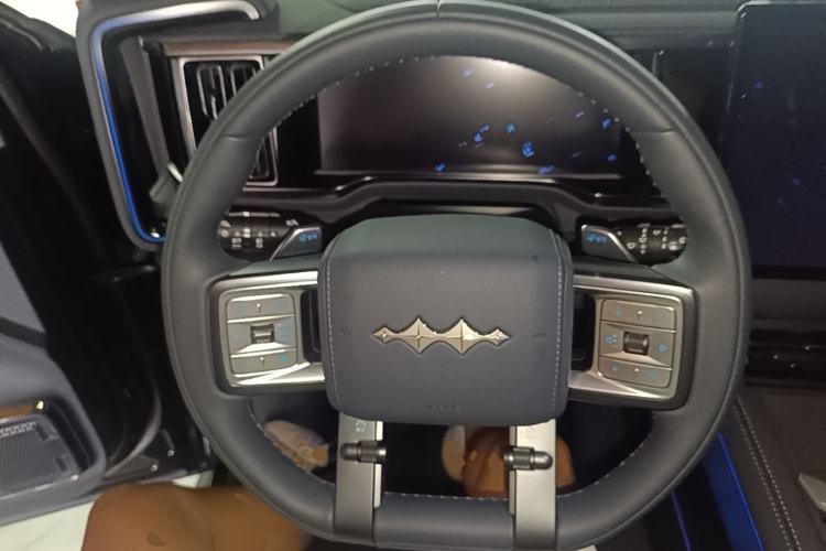 Used Formula Leopard 5 2025 Cloud Ride Laser-based Kunpeng Intelligent Driving Edition Steering Wheel