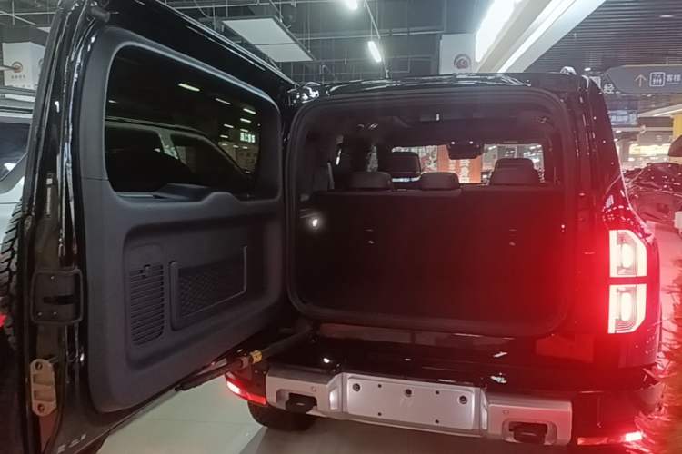 Used Formula Leopard 5 2025 Laser Qiankun Intelligent Driving Edition Trunk