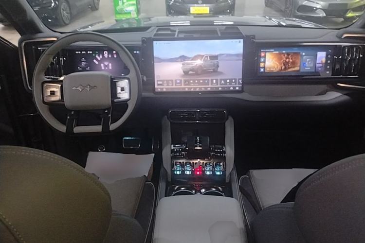 Used Formula Leopard 5 2025 TianShen Intelligent Driving Ultra Edition Center Console