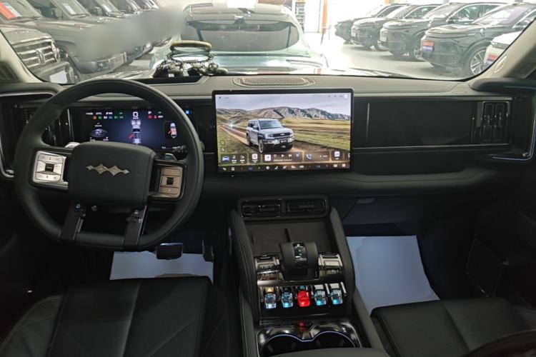 Used Formula Leopard 5 2025 Cloud Ride Laser-based Kunpeng Intelligent Driving Edition Center Console