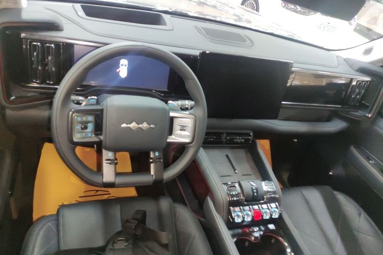 Used Formula Leopard 5 2025 Cloud Ride Laser-based Kunpeng Intelligent Driving Edition Center Console