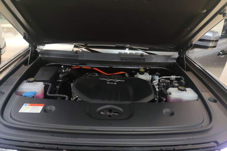 Used Formula Leopard 5 2025 Cloud Ride Laser-based Kunpeng Intelligent Driving Edition Engine Bay