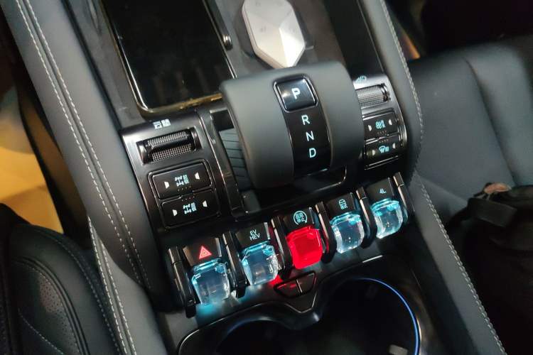 Used Formula Leopard 5 2025 Cloud Ride Laser-based Kunpeng Intelligent Driving Edition Gear Lever