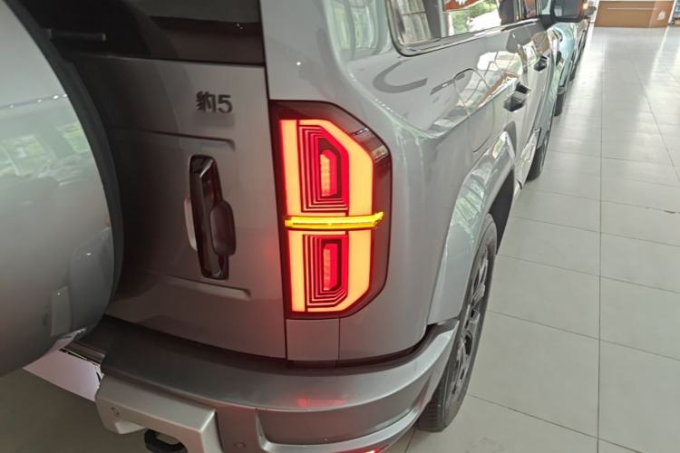 Used Formula Leopard 5 2025 Cloud Ride Laser-based Kunpeng Intelligent Driving Edition Right Rear Taillight