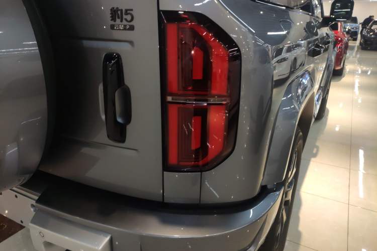 Used Formula Leopard 5 2025 Cloud Ride Laser-based Kunpeng Intelligent Driving Edition Right Rear Taillight