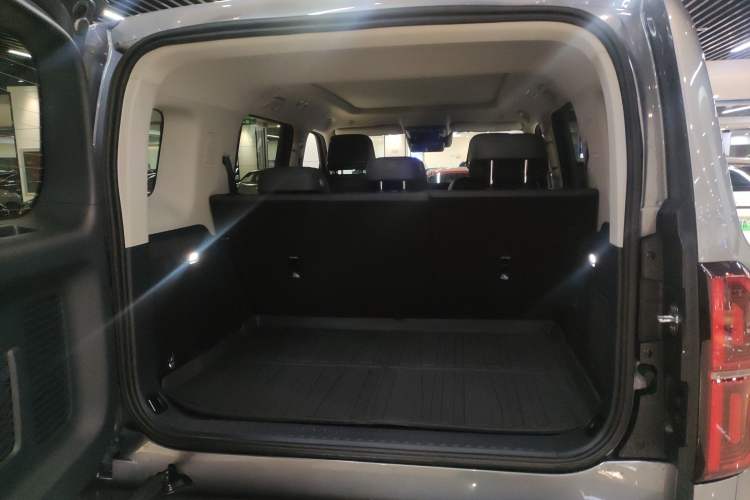Used Formula Leopard 5 2025 Cloud Ride Laser-based Kunpeng Intelligent Driving Edition Trunk