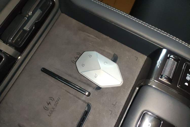 Used Formula Leopard 5 2025 Cloud Ride Laser-based Kunpeng Intelligent Driving Edition Vehicle Key