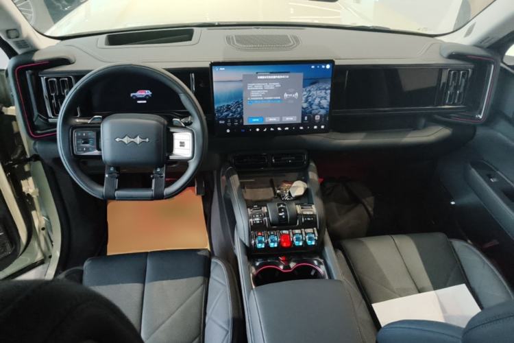 Used Formula Leopard 5 2025 Cloud Ride Laser-based Kunpeng Intelligent Driving Edition Center Console