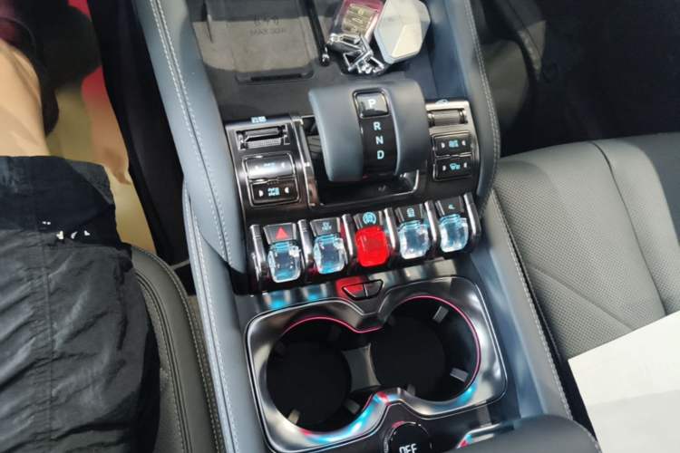 Used Formula Leopard 5 2025 Cloud Ride Laser-based Kunpeng Intelligent Driving Edition Gear Lever