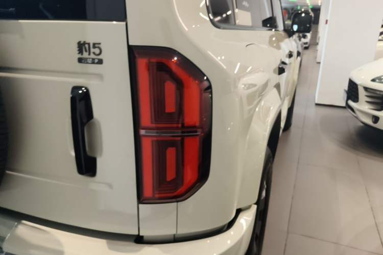 Used Formula Leopard 5 2025 Cloud Ride Laser-based Kunpeng Intelligent Driving Edition Right Rear Taillight