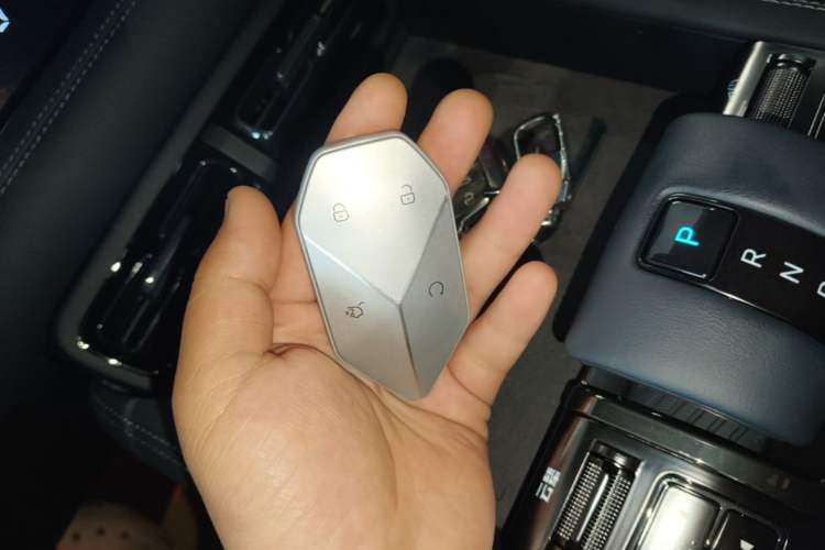 Used Formula Leopard 5 2025 Cloud Ride Laser-based Kunpeng Intelligent Driving Edition Vehicle Key