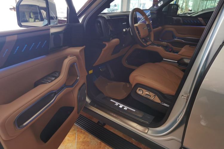 Used Formula Leopard 8 2025 Smart & Brave Flagship Edition 7 Seats Driver Seat