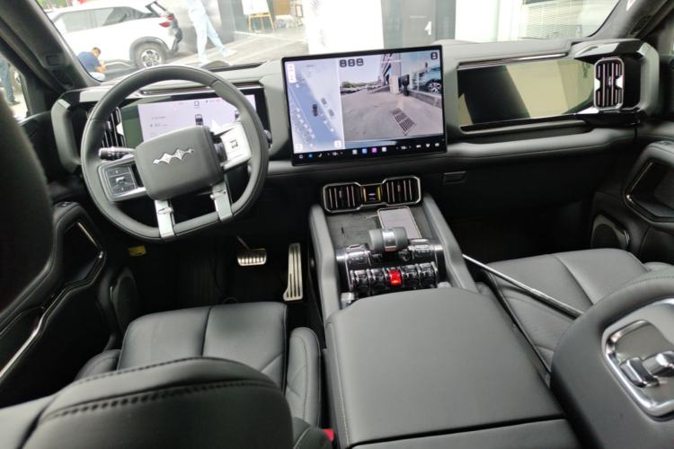 Used Formula Leopard 8 2025 Smart & Brave Flagship Edition 7 Seats Center Console