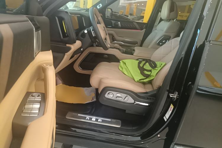 Used Formula Leopard 8 2025 Smart & Brave Flagship Edition 7 Seats Driver Seat