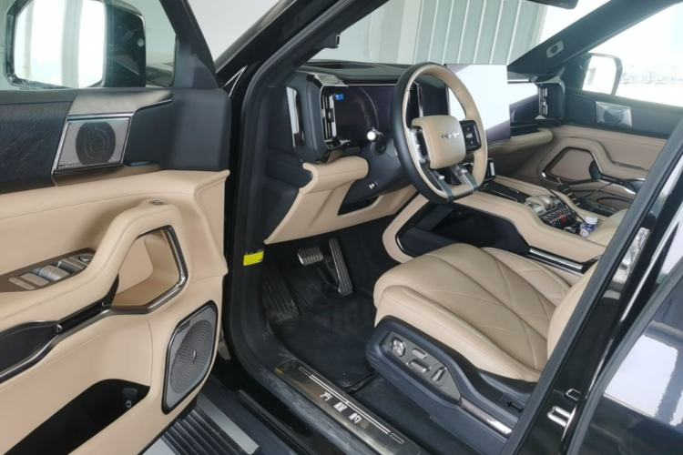 Used Formula Leopard 8 2025 Smart & Brave Flagship Edition 7 Seats Driver Seat