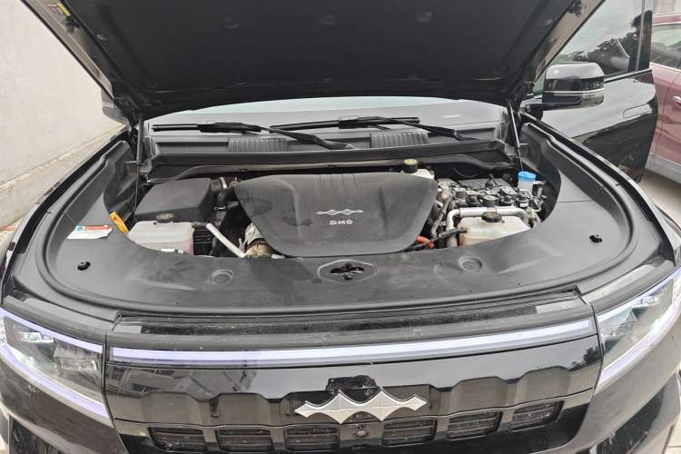 Used Formula Leopard 8 2025 Smart & Brave Flagship Edition 6 Seats Engine Bay