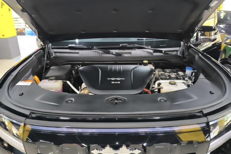 Used Formula Leopard 8 2025 Smart & Brave Flagship Edition 7 Seats Engine Bay