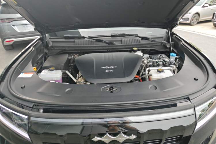 Used Formula Leopard 8 2025 Smart & Brave Flagship Edition 7 Seats Engine Bay