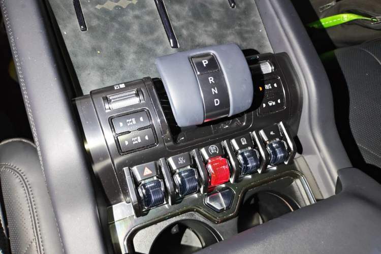 Used Formula Leopard 8 2025 Smart & Brave Flagship Edition 6 Seats Gear Lever