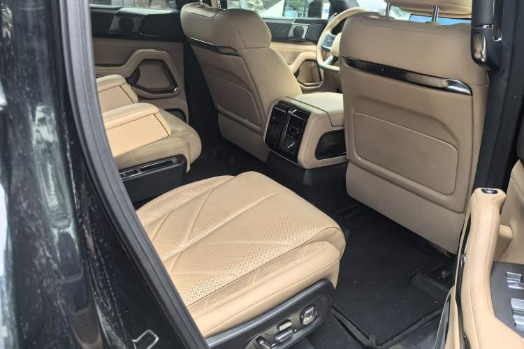 Used Formula Leopard 8 2025 Smart & Brave Flagship Edition 6 Seats Interior 10