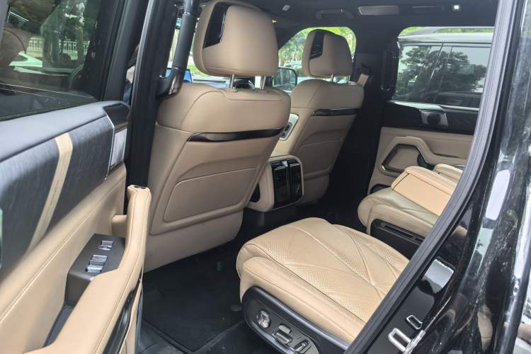 Used Formula Leopard 8 2025 Smart & Brave Flagship Edition 6 Seats Interior 2