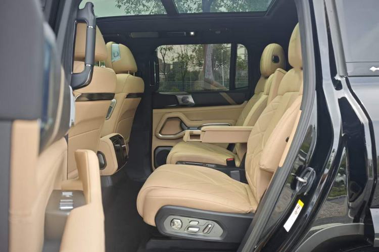 Used Formula Leopard 8 2025 Smart & Brave Flagship Edition 6 Seats Interior 2