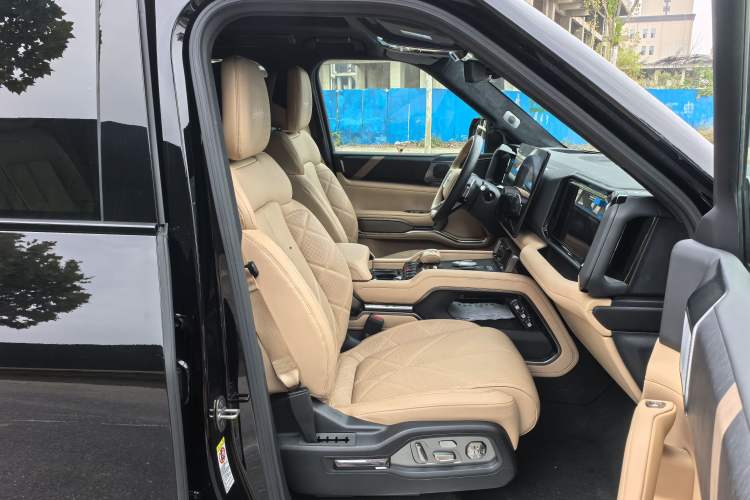 Used Formula Leopard 8 2025 Smart & Brave Flagship Edition 7 Seats Interior 7