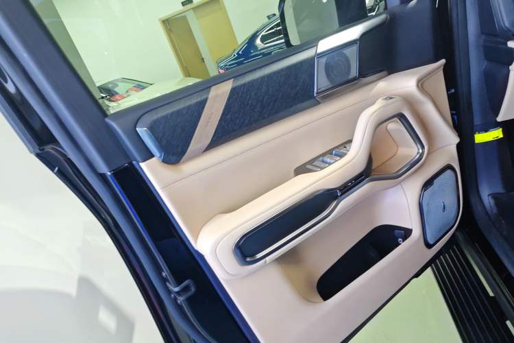 Used Formula Leopard 8 2025 Smart & Brave Flagship Edition 7 Seats Left Front Door Interior
