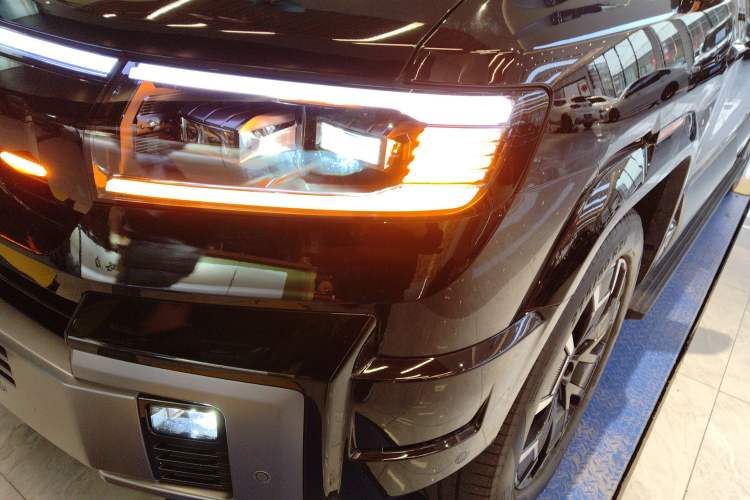 Used Formula Leopard 8 2025 Smart & Brave Flagship Edition 6 Seats Left Front Headlight
