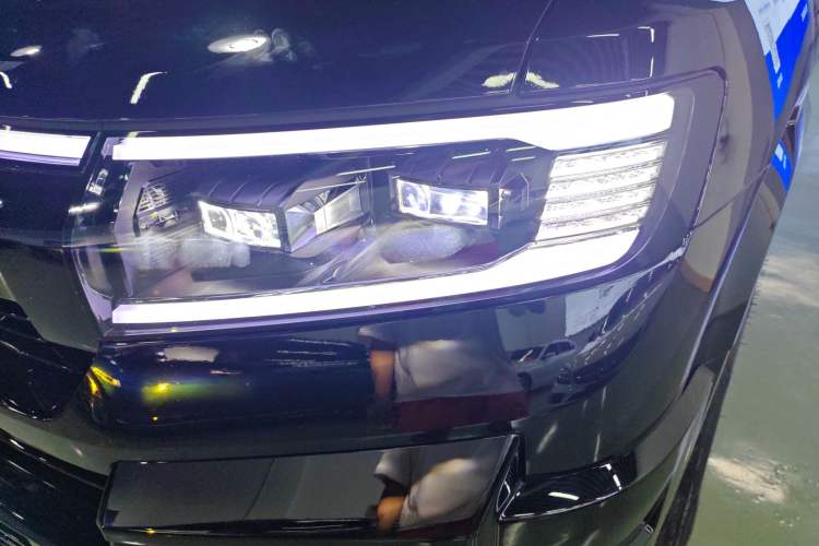 Used Formula Leopard 8 2025 Smart & Brave Flagship Edition 7 Seats Left Front Headlight