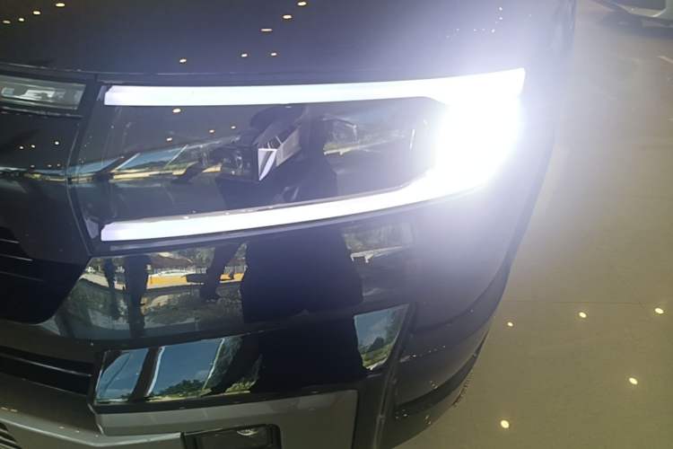 Used Formula Leopard 8 2025 Smart & Brave Flagship Edition 7 Seats Left Front Headlight