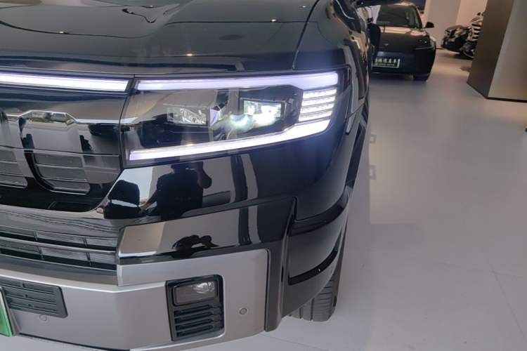 Used Formula Leopard 8 2025 Smart & Brave Flagship Edition 6 Seats Left Front Headlight
