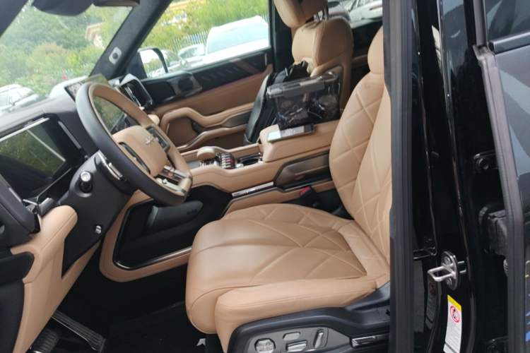 Used Formula Leopard 8 2025 Smart & Brave Flagship Edition 6 Seats Left Front Seat
