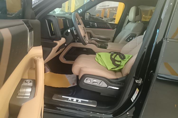 Used Formula Leopard 8 2025 Smart & Brave Flagship Edition 7 Seats Left Front Seat