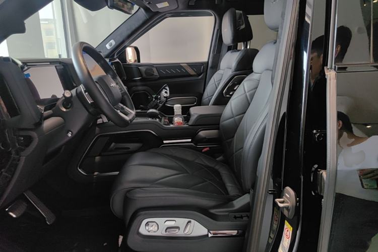Used Formula Leopard 8 2025 Smart & Brave Flagship Edition 6 Seats Left Front Seat
