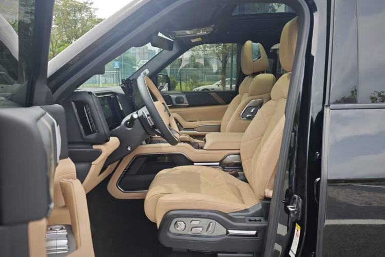 Used Formula Leopard 8 2025 Smart & Brave Flagship Edition 6 Seats Left Front Seat