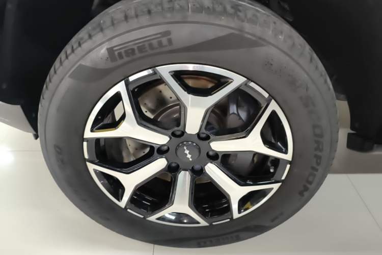 Used Formula Leopard 8 2025 Smart & Brave Flagship Edition 7 Seats Left Front Wheel Hub