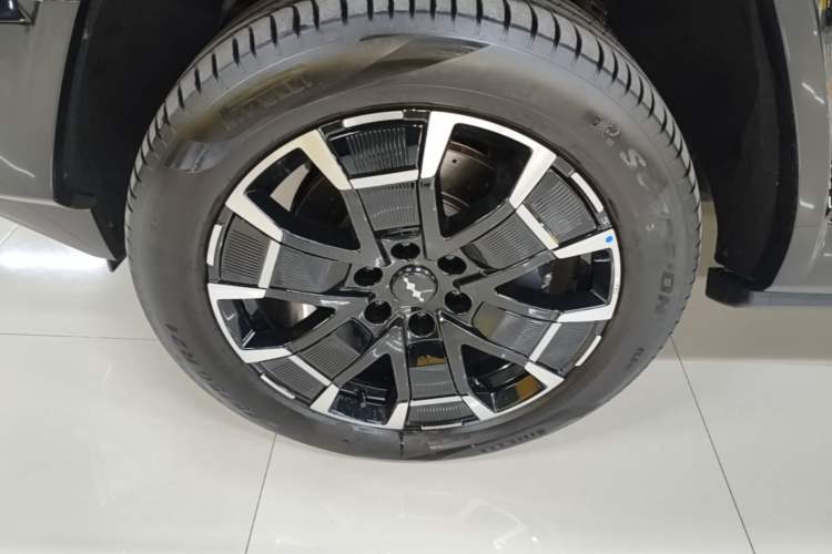 Used Formula Leopard 8 2025 Smart & Brave Flagship Edition 7 Seats Left Front Wheel Hub