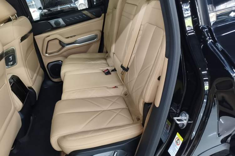 Used Formula Leopard 8 2025 Smart & Brave Flagship Edition 7 Seats Left Rear Seat