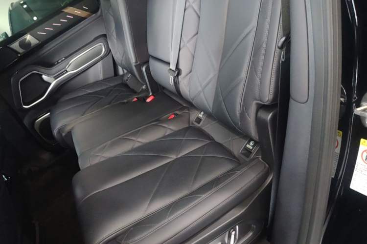 Used Formula Leopard 8 2025 Smart & Brave Flagship Edition 7 Seats Left Rear Seat