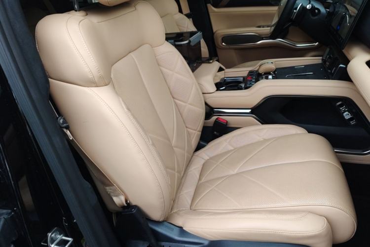 Used Formula Leopard 8 2025 Smart & Brave Flagship Edition 6 Seats Right Front Seat