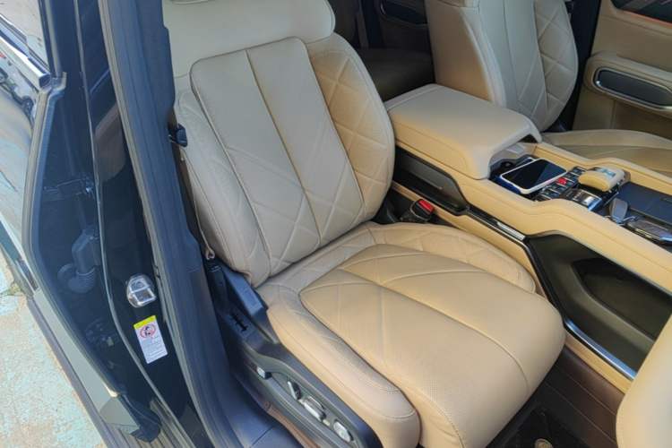 Used Formula Leopard 8 2025 Smart & Brave Flagship Edition 7 Seats Right Front Seat
