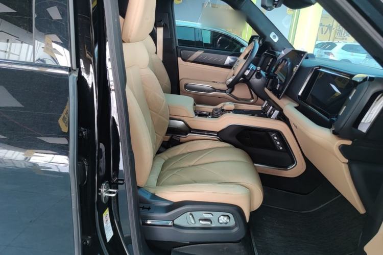 Used Formula Leopard 8 2025 Smart & Brave Flagship Edition 7 Seats Right Front Seat