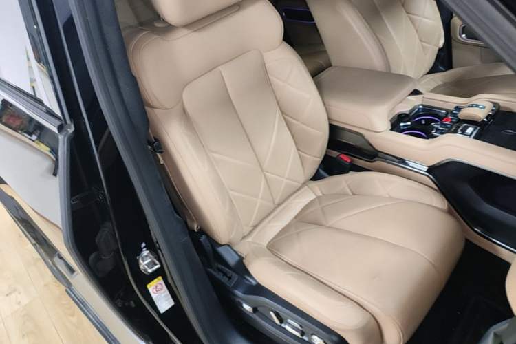 Used Formula Leopard 8 2025 Smart & Brave Flagship Edition 7 Seats Right Front Seat