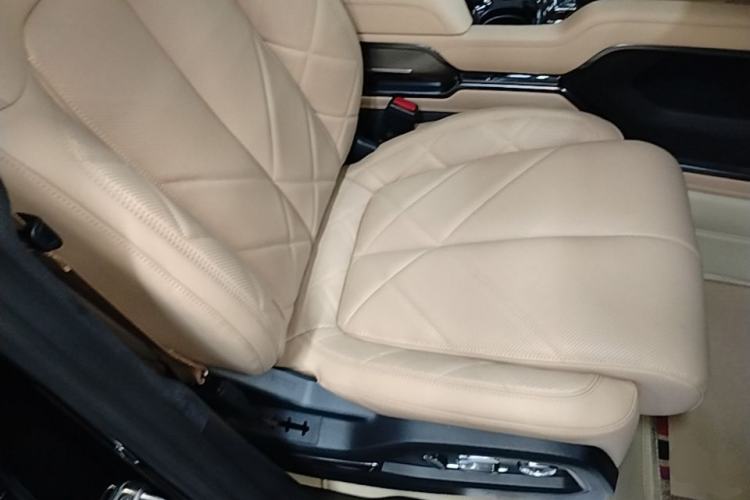 Used Formula Leopard 8 2025 Smart & Brave Flagship Edition 7 Seats Right Front Seat