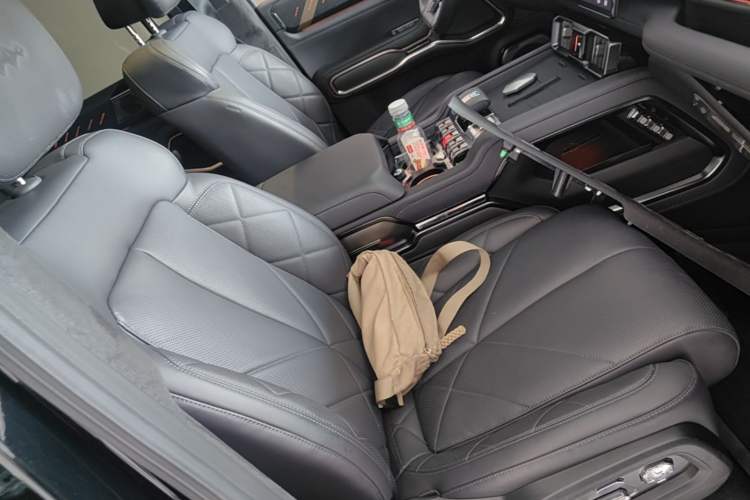 Used Formula Leopard 8 2025 Smart & Brave Flagship Edition 6 Seats Right Front Seat
