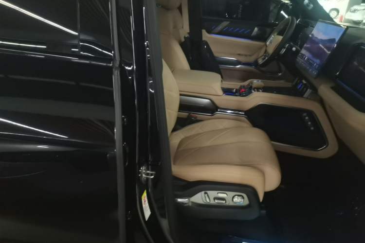 Used Formula Leopard 8 2025 Smart & Brave Flagship Edition 6 Seats Right Front Seat