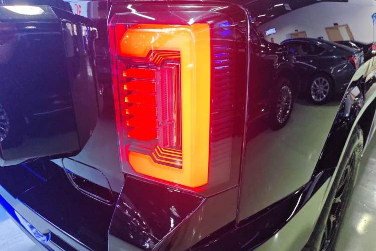 Used Formula Leopard 8 2025 Smart & Brave Flagship Edition 7 Seats Right Rear Taillight